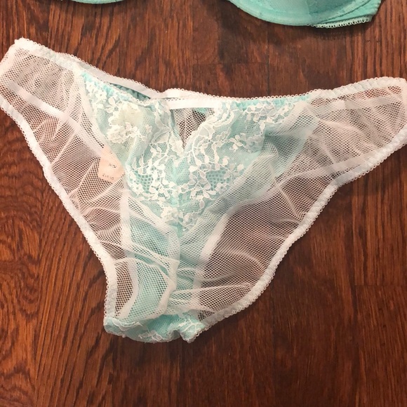 Victoria’s Secret Bra 34DD and M Panty - Set NWT - Picture 3 of 8